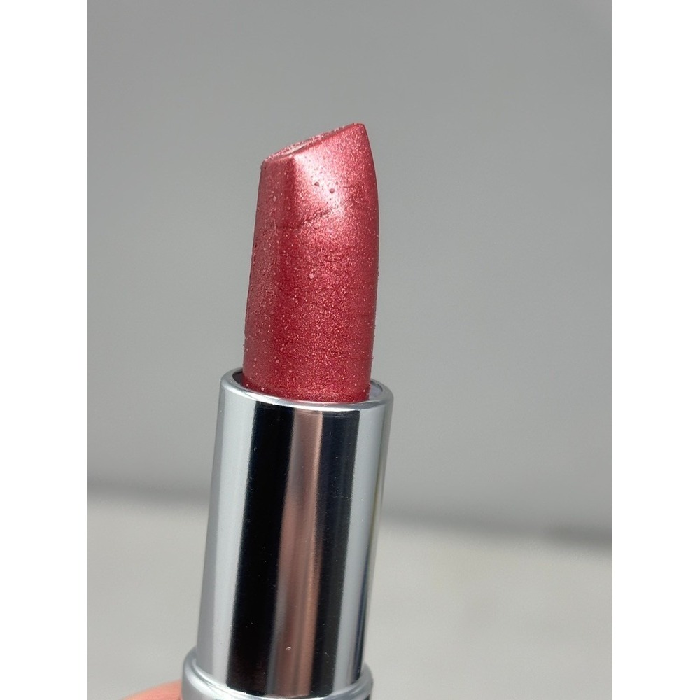 Clinique Dramatically Different Lipstick Shaping Lip - 44 Raspberry Glace - Picture 2 of 6
